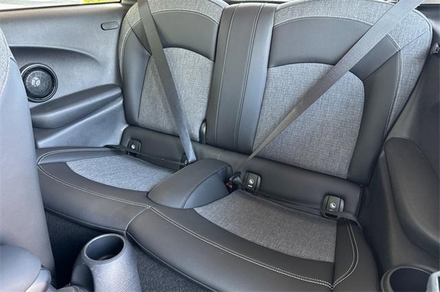 used 2023 MINI SE Hardtop car, priced at $22,000