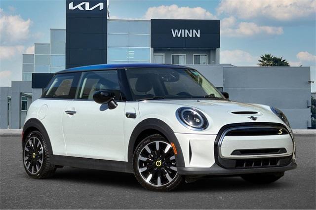 used 2023 MINI SE Hardtop car, priced at $22,000