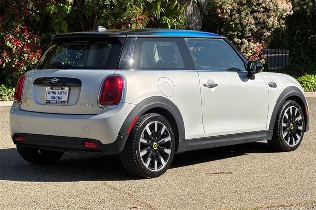 used 2023 MINI SE Hardtop car, priced at $22,000