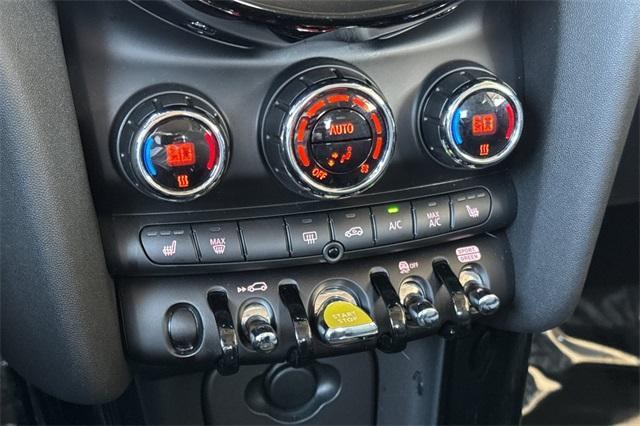 used 2023 MINI SE Hardtop car, priced at $22,000