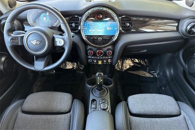 used 2023 MINI SE Hardtop car, priced at $22,000