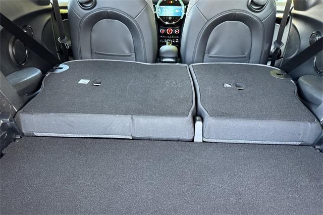 used 2023 MINI SE Hardtop car, priced at $22,000
