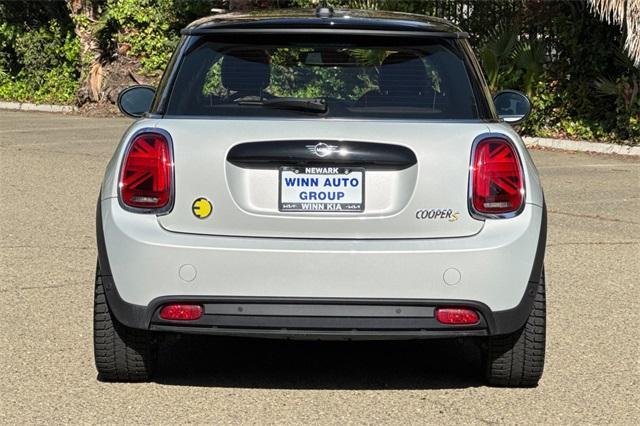 used 2023 MINI SE Hardtop car, priced at $22,000