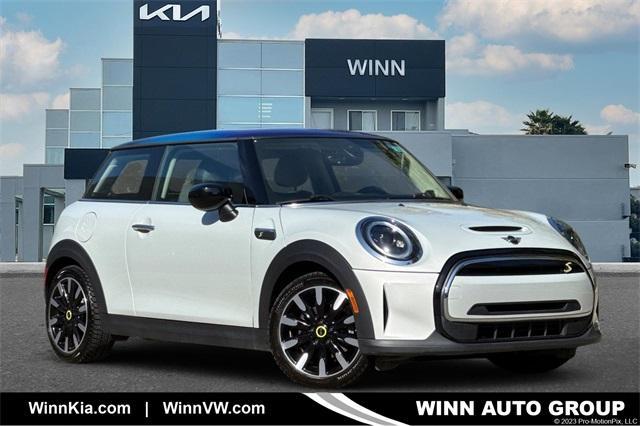 used 2023 MINI SE Hardtop car, priced at $22,000