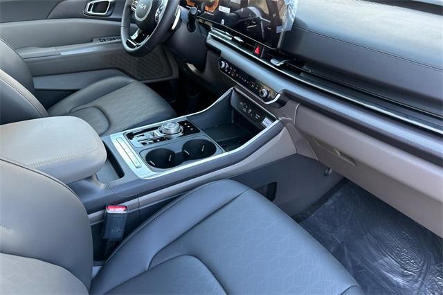 new 2026 Kia Carnival Hybrid car, priced at $45,465