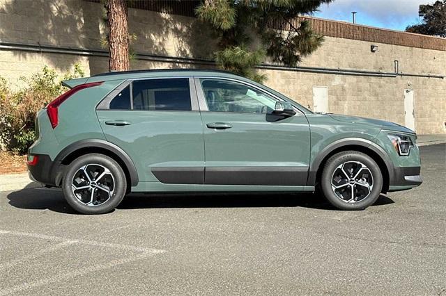 new 2025 Kia Niro Plug-In Hybrid car, priced at $36,040