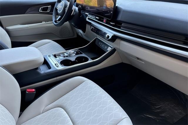 new 2025 Kia Carnival Hybrid car, priced at $50,895