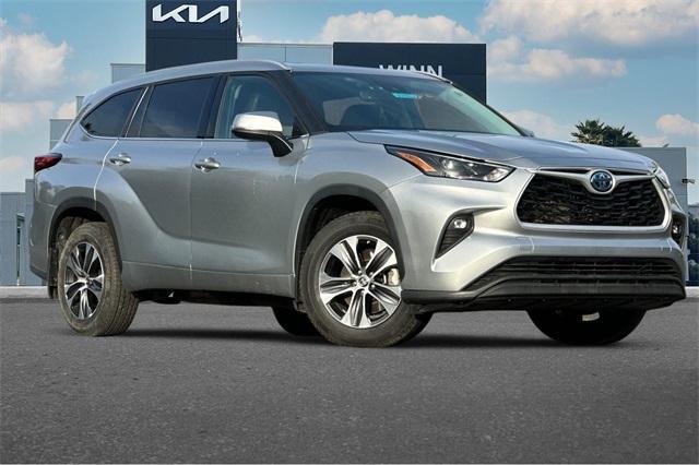 used 2022 Toyota Highlander Hybrid car, priced at $34,487