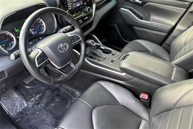 used 2022 Toyota Highlander Hybrid car, priced at $34,487