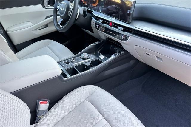 new 2025 Kia Sorento Plug-In Hybrid car, priced at $50,195