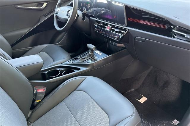 new 2025 Kia Niro car, priced at $31,360