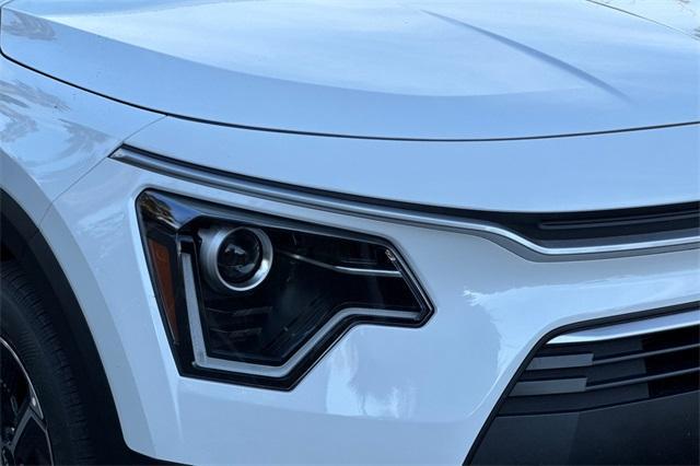new 2025 Kia Niro Plug-In Hybrid car, priced at $36,160