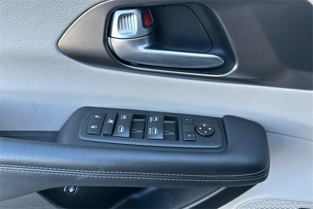 used 2018 Chrysler Pacifica Hybrid car, priced at $22,887