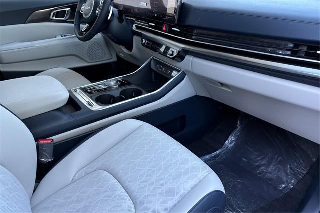 new 2026 Kia Carnival Hybrid car, priced at $51,285