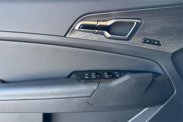 new 2025 Kia Sportage Plug-In Hybrid car, priced at $46,020
