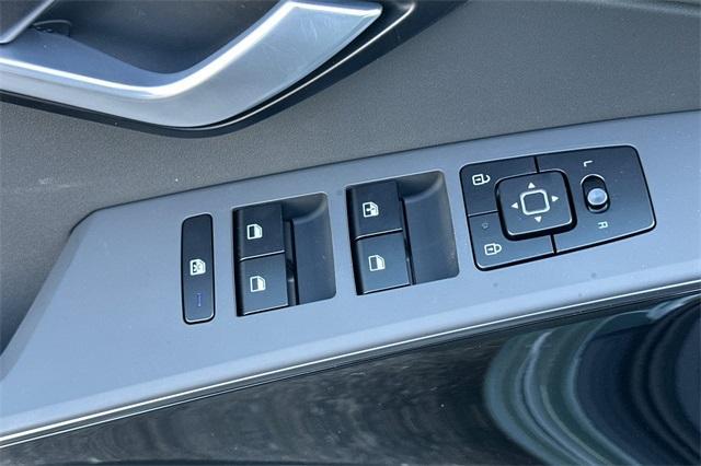 new 2025 Kia Niro Plug-In Hybrid car, priced at $36,060