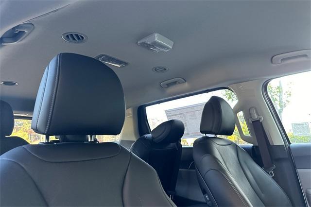 new 2025 Kia Carnival Hybrid car, priced at $44,700