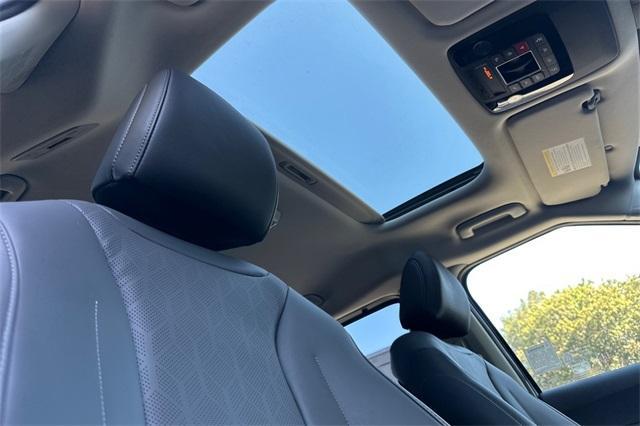 new 2026 Kia Carnival Hybrid car, priced at $51,285