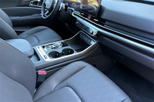 new 2026 Kia Carnival Hybrid car, priced at $51,285