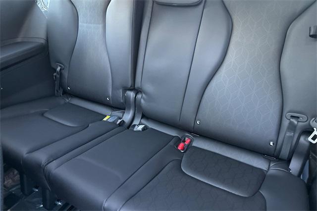 new 2025 Kia Carnival Hybrid car, priced at $53,595