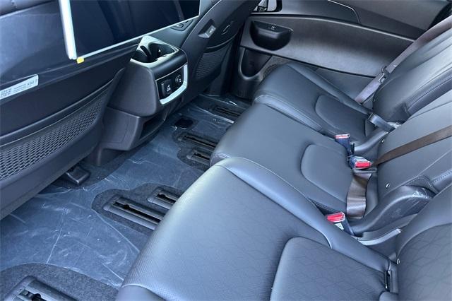 new 2025 Kia Carnival Hybrid car, priced at $53,595