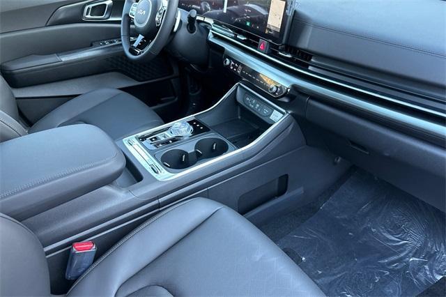 new 2025 Kia Carnival Hybrid car, priced at $53,595
