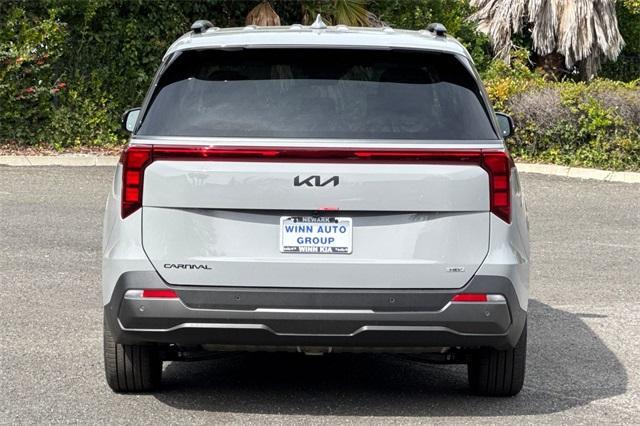 new 2025 Kia Carnival Hybrid car, priced at $53,595