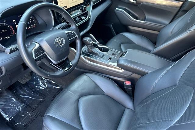 used 2023 Toyota Highlander car, priced at $36,186