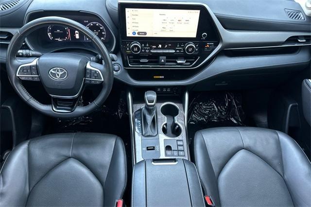 used 2023 Toyota Highlander car, priced at $36,186