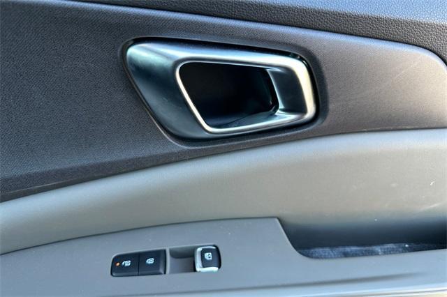 new 2025 Kia Carnival Hybrid car, priced at $45,195