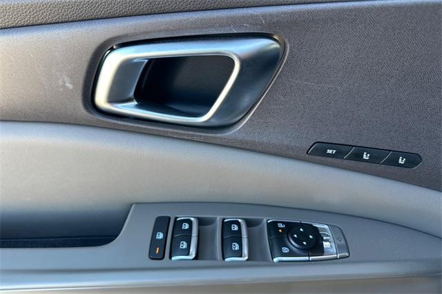 new 2025 Kia Carnival Hybrid car, priced at $45,195