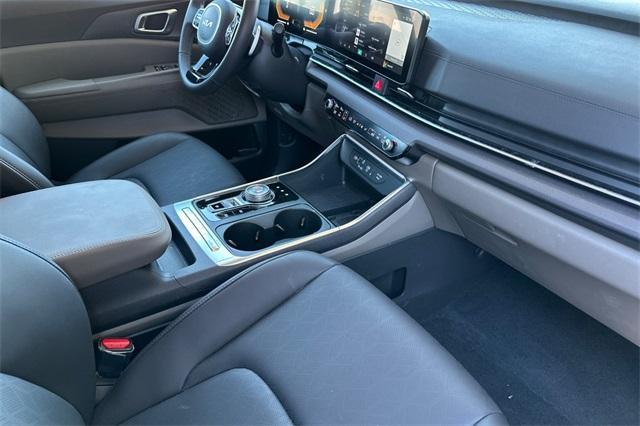 new 2025 Kia Carnival Hybrid car, priced at $45,195