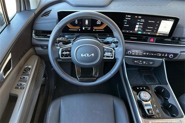new 2025 Kia Carnival Hybrid car, priced at $45,195