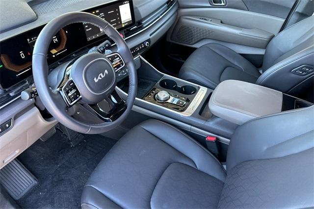 new 2025 Kia Carnival Hybrid car, priced at $45,195