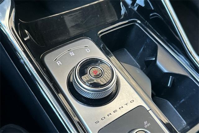 used 2022 Kia Sorento Plug-In Hybrid car, priced at $33,130