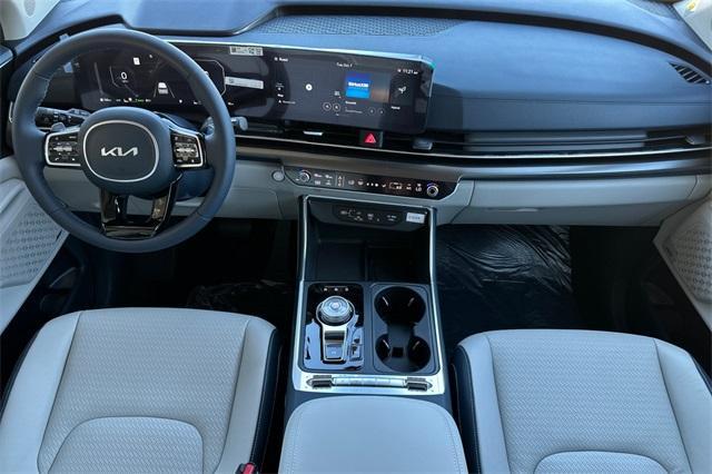 new 2026 Kia Carnival Hybrid car, priced at $55,365