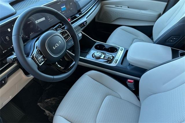 new 2026 Kia Carnival Hybrid car, priced at $55,365