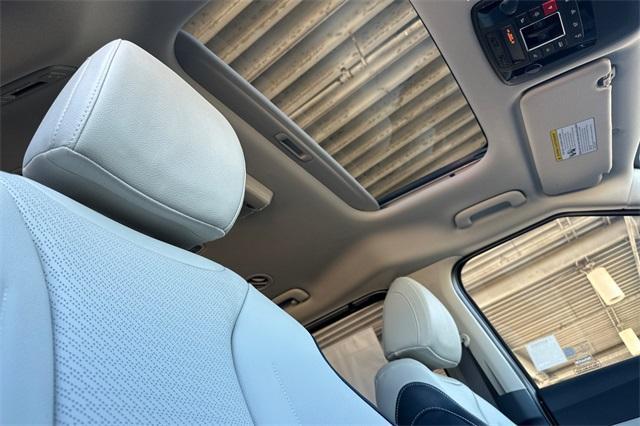 new 2026 Kia Carnival Hybrid car, priced at $55,365