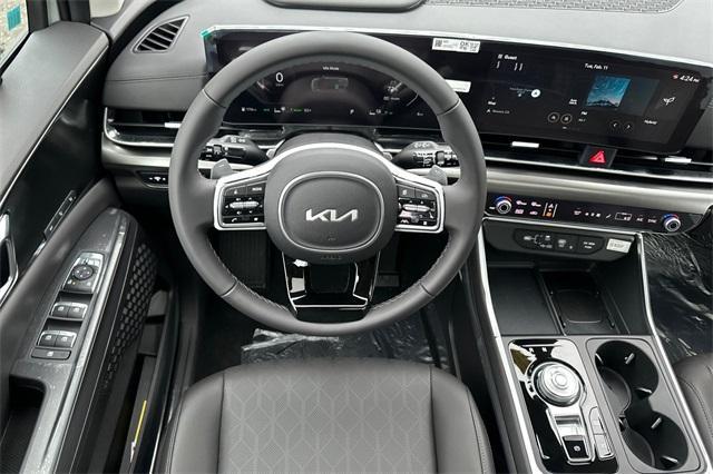 new 2025 Kia Carnival Hybrid car, priced at $50,600