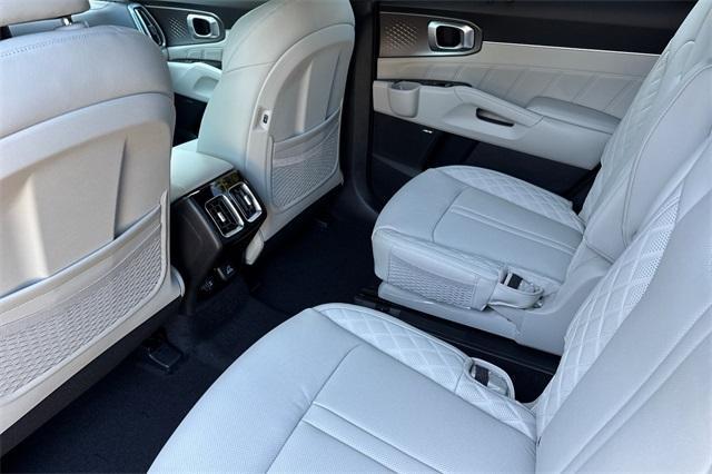 new 2025 Kia Sorento Hybrid car, priced at $48,530