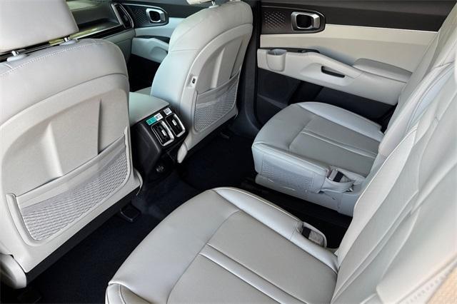 new 2025 Kia Sorento Plug-In Hybrid car, priced at $50,560