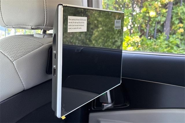 new 2025 Kia Carnival Hybrid car, priced at $57,595
