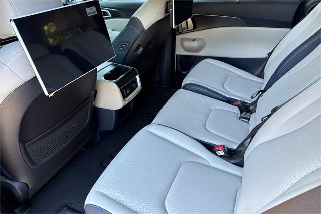 new 2025 Kia Carnival Hybrid car, priced at $57,595