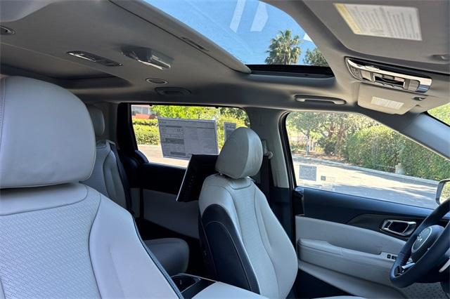new 2025 Kia Carnival Hybrid car, priced at $57,595