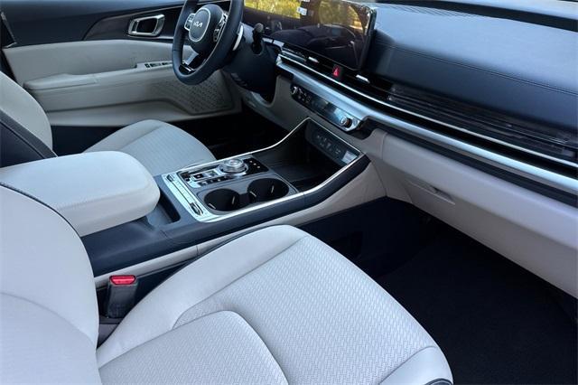 new 2025 Kia Carnival Hybrid car, priced at $57,595