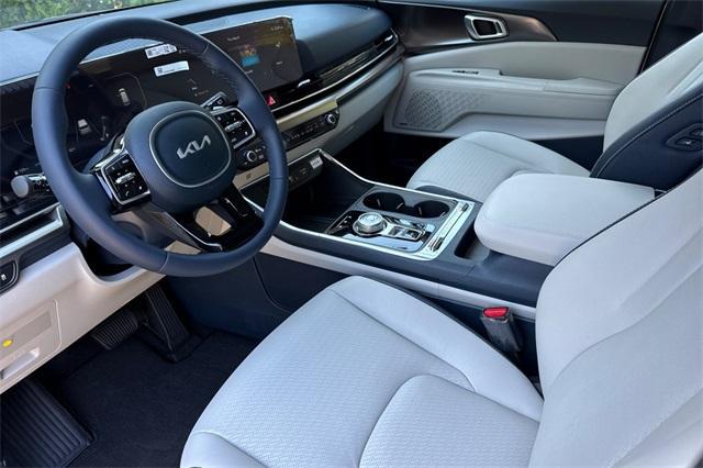 new 2025 Kia Carnival Hybrid car, priced at $57,595