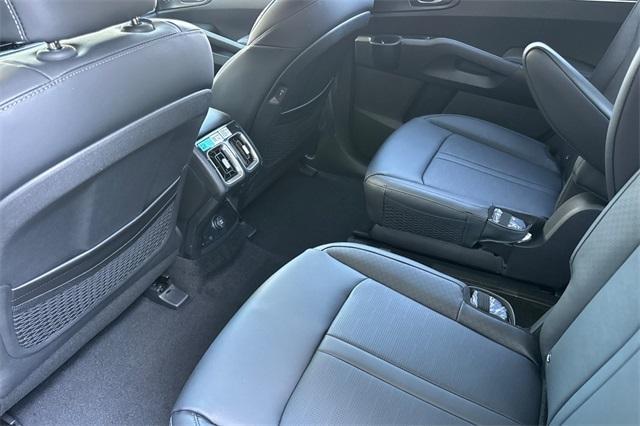new 2025 Kia Sorento Plug-In Hybrid car, priced at $52,105