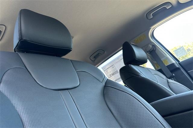 new 2025 Kia Sorento Hybrid car, priced at $40,330