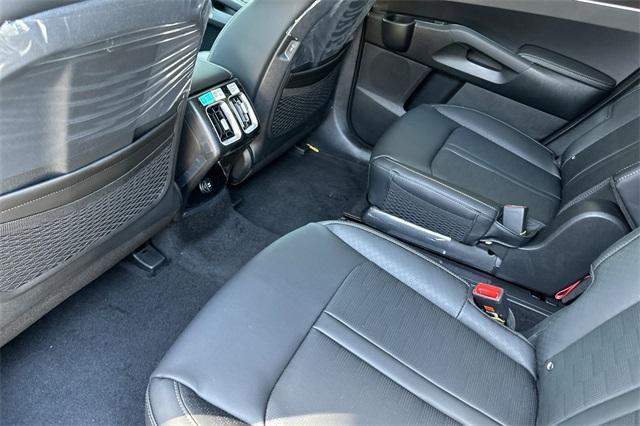 new 2025 Kia Sorento Hybrid car, priced at $40,330