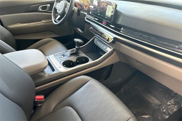 new 2025 Kia Carnival car, priced at $41,120